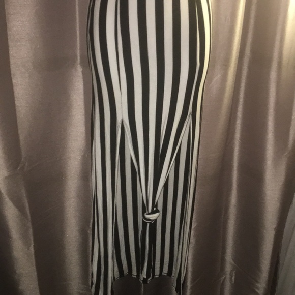 Sexy Black & White Dress - Picture 2 of 3